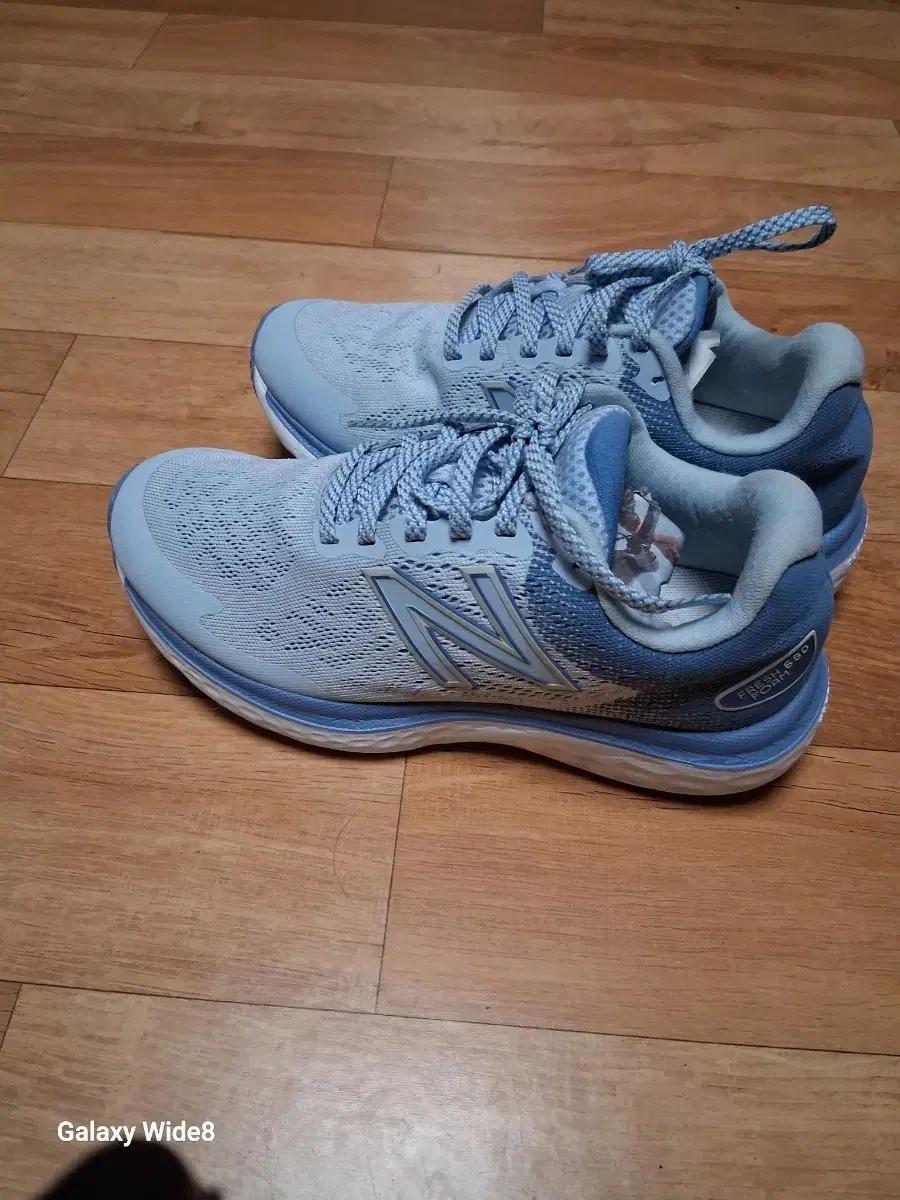 뉴발란스 Fresh Foam 680 런닝화 하늘색