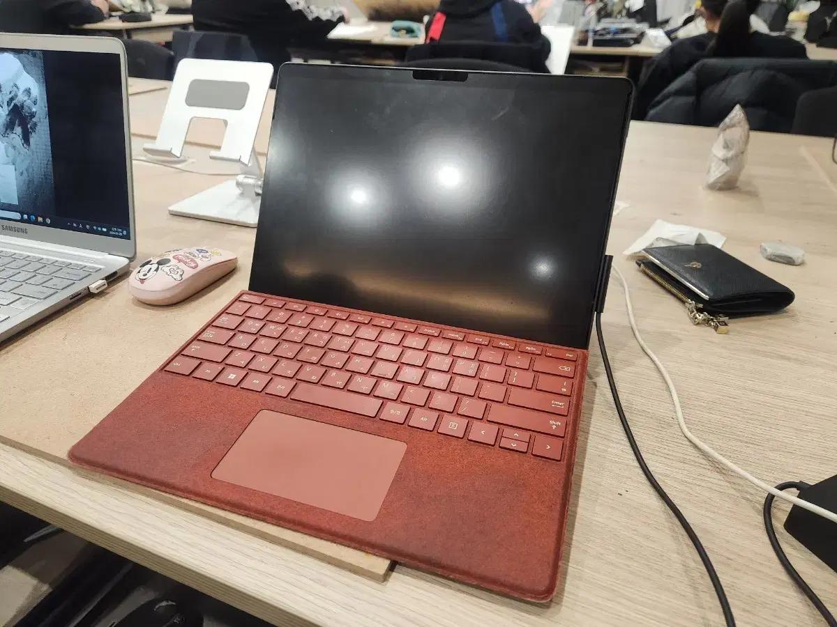 마이크로소프트 Surface Pro 8 레드