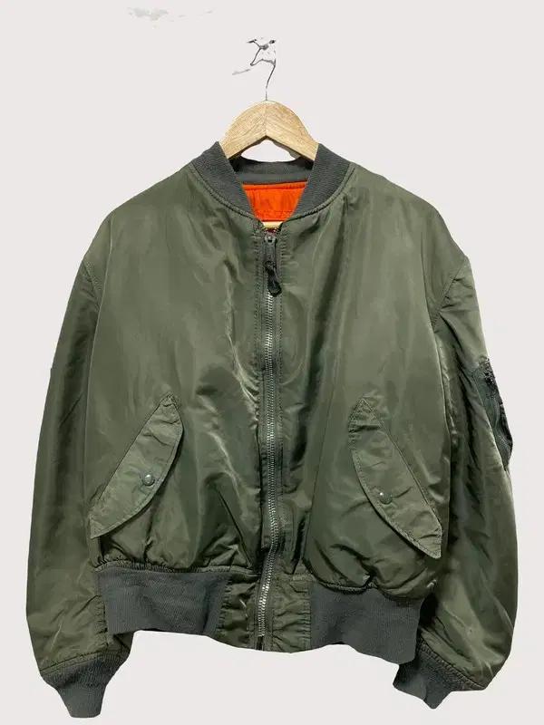 90s Alpha Industries MA-1 LARGE B00401