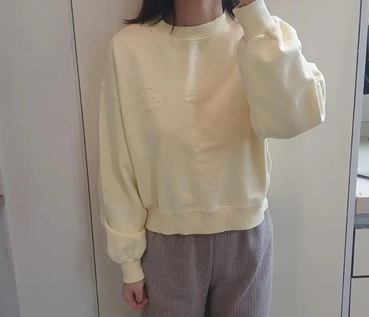 로씨로씨 하프 집업 스웨트셔츠 레몬셔벗 맨투맨