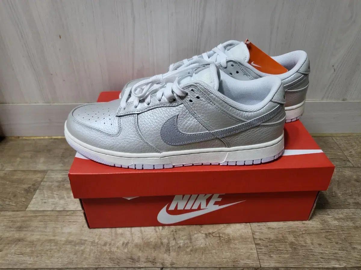 NIKE DUNK LOW METALLIC SILVER 290