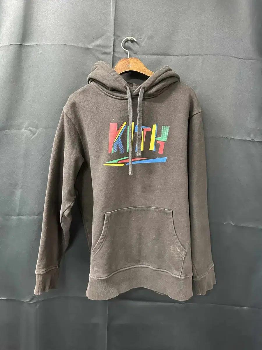 키스(KITH) 컬러 로고 후드티