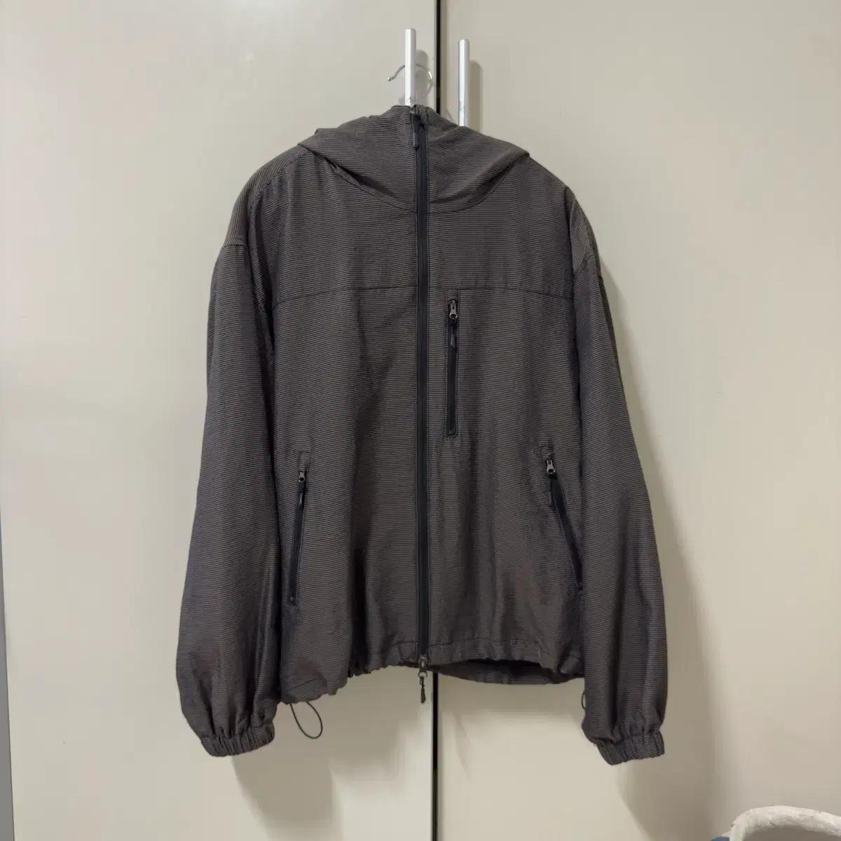 Karactor Striped Windbreaker 직거래만