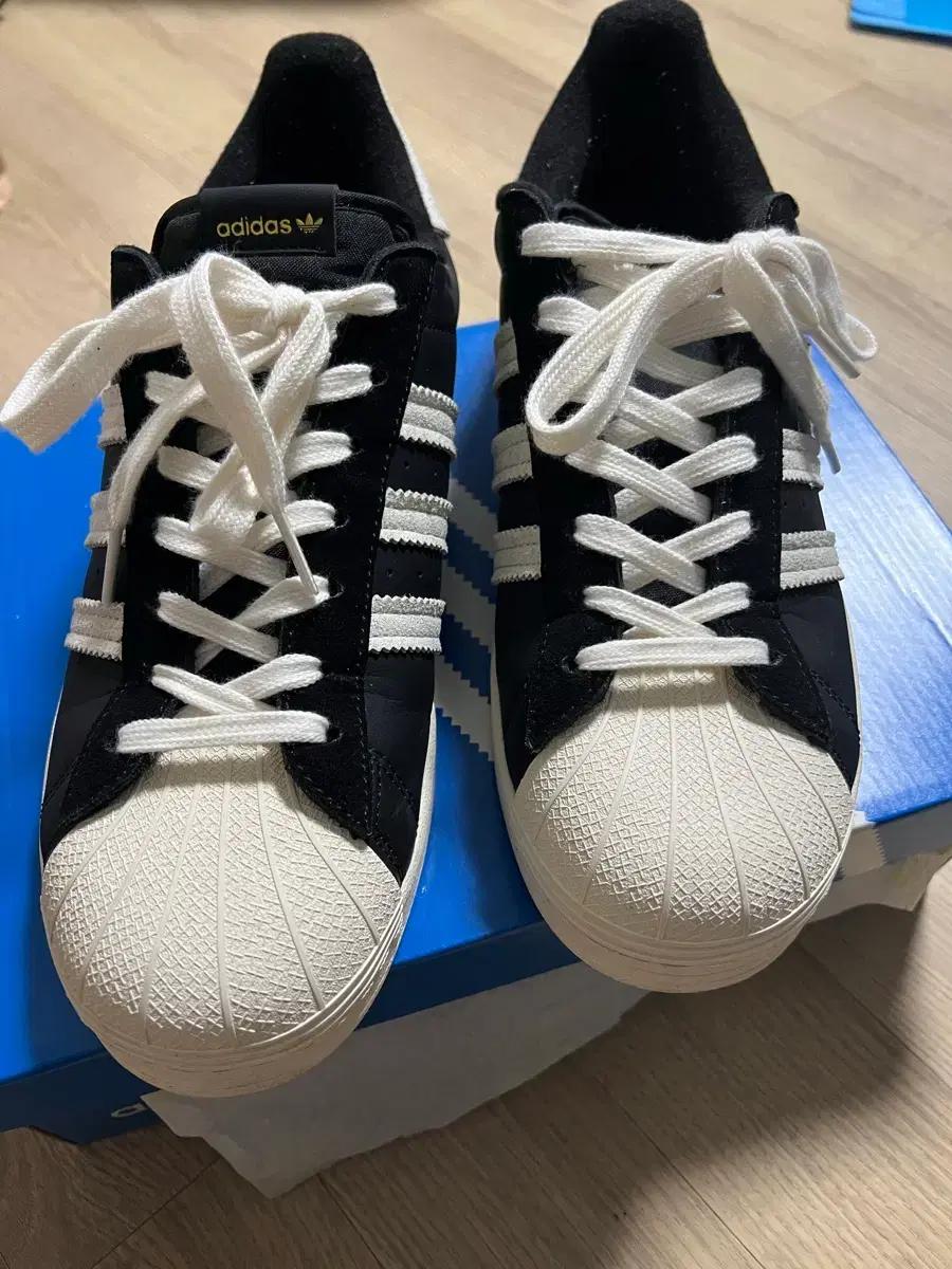 아디다스 슈퍼스타 82 블랙 화이트 275