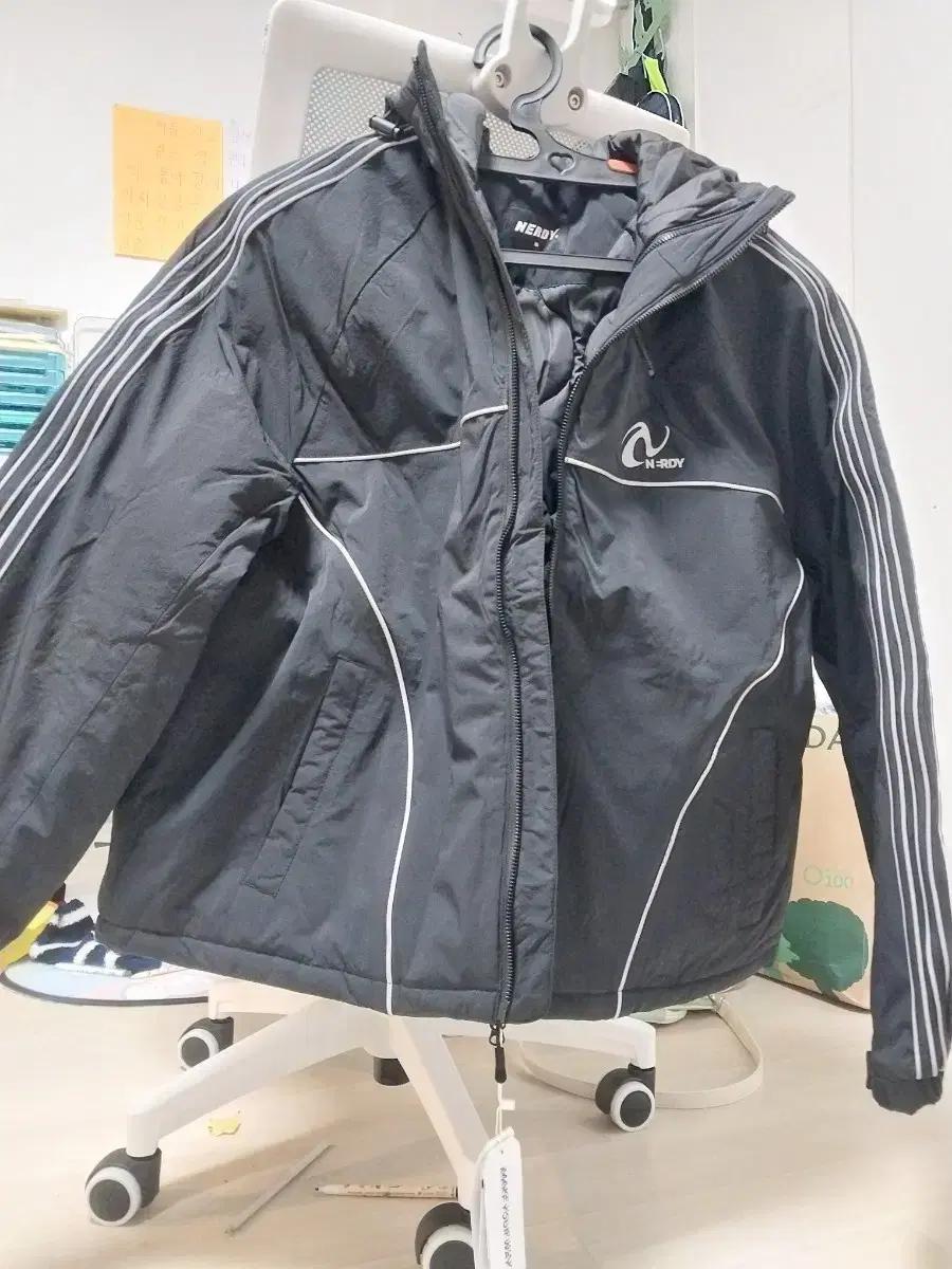 널디 블랙 트랙 후드 패딩 점퍼