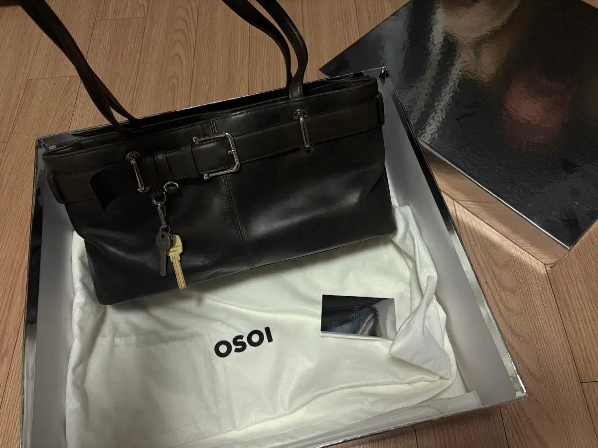 오소이 숄더 브로클 스테인 브라운
