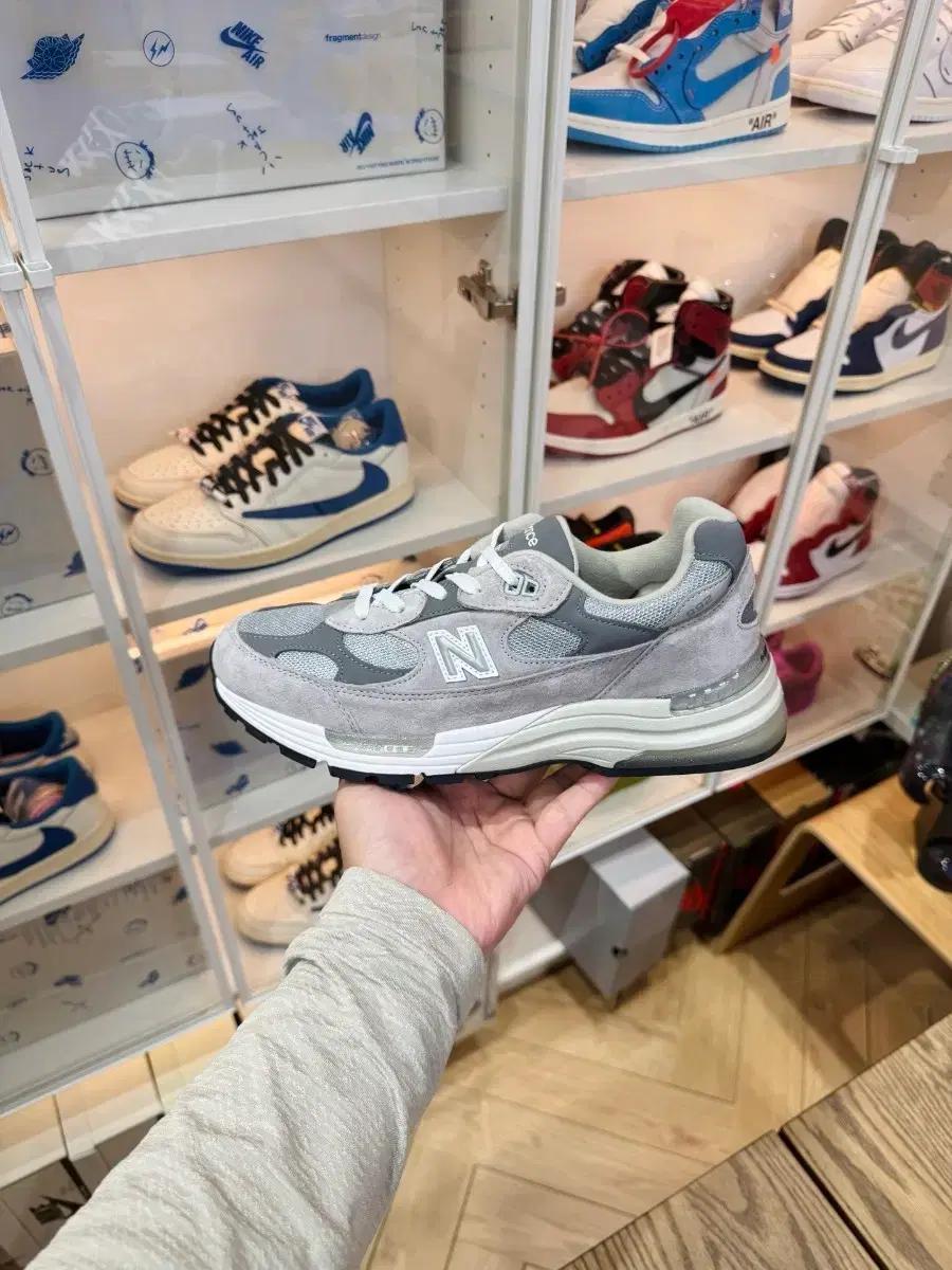 뉴발란스 992 레트로 운동화 NEW BALANCE U992GY