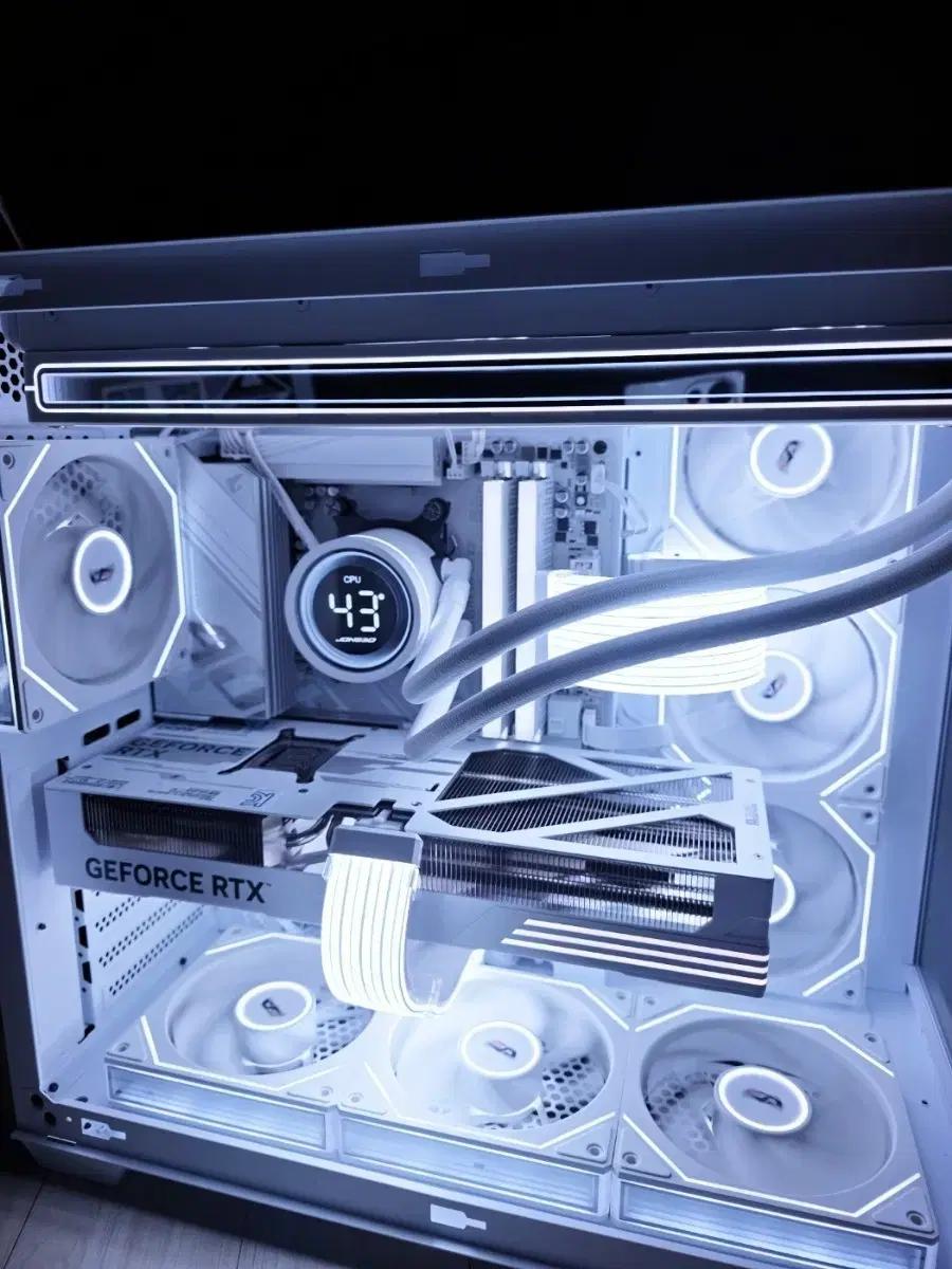 라이젠7 9800X3D RTX5070TI 신품본체 팝니다
