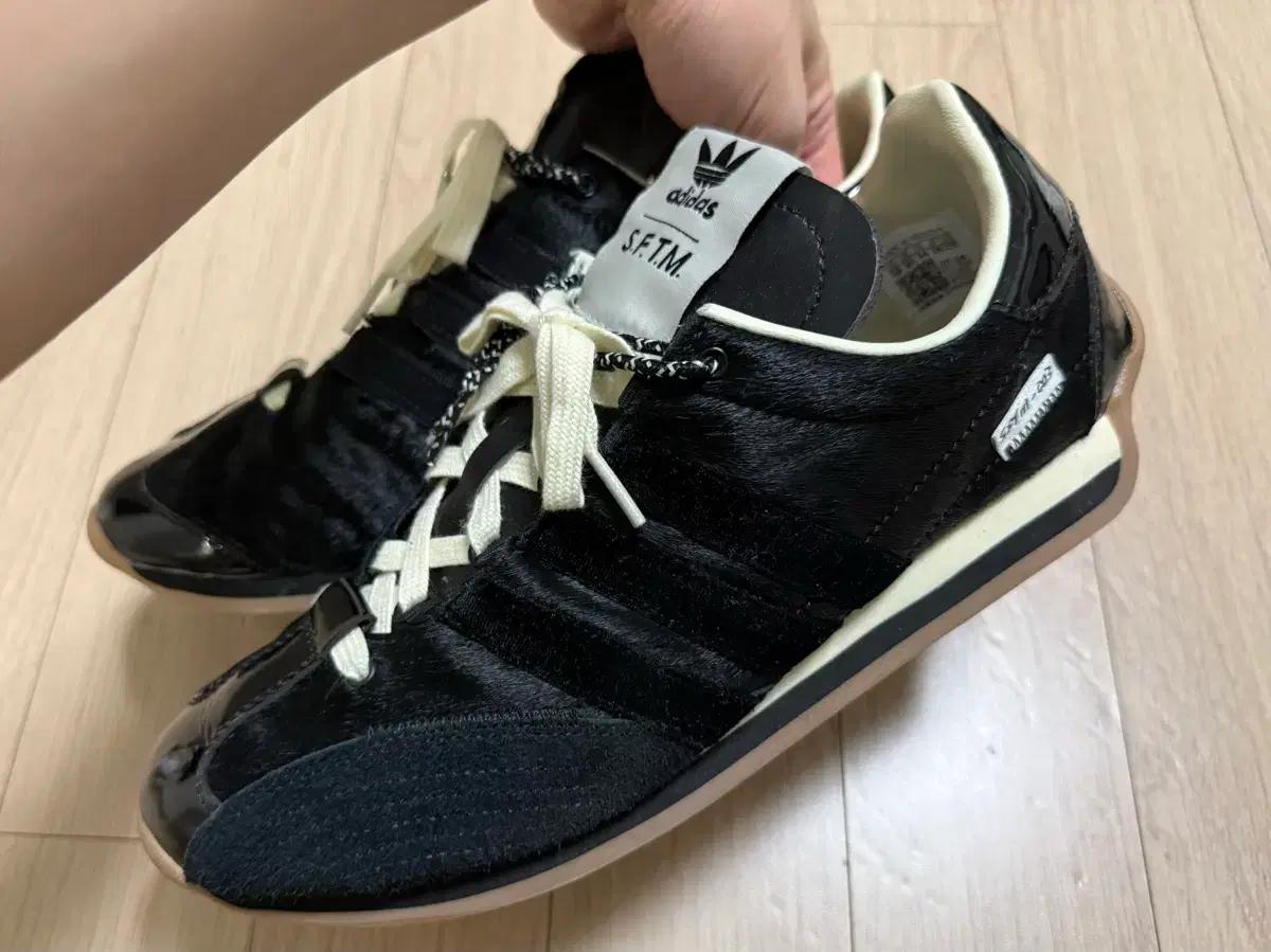 아디다스x송포더뮤트(Adidas x SFTM) 컨트리 블랙 280