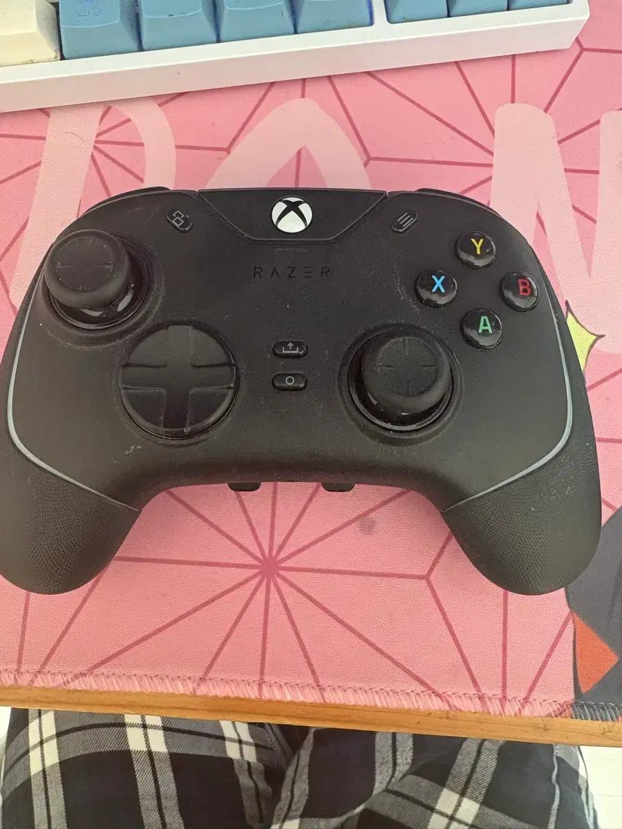 레이저 울버린 V2 크로마 Xbox 컨트롤러 (급처)