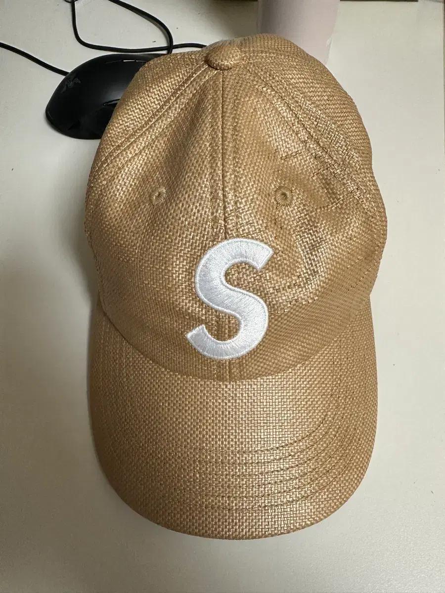 (급처)슈프림 s로고 캡Raffia S Logo 6-PanelNatura