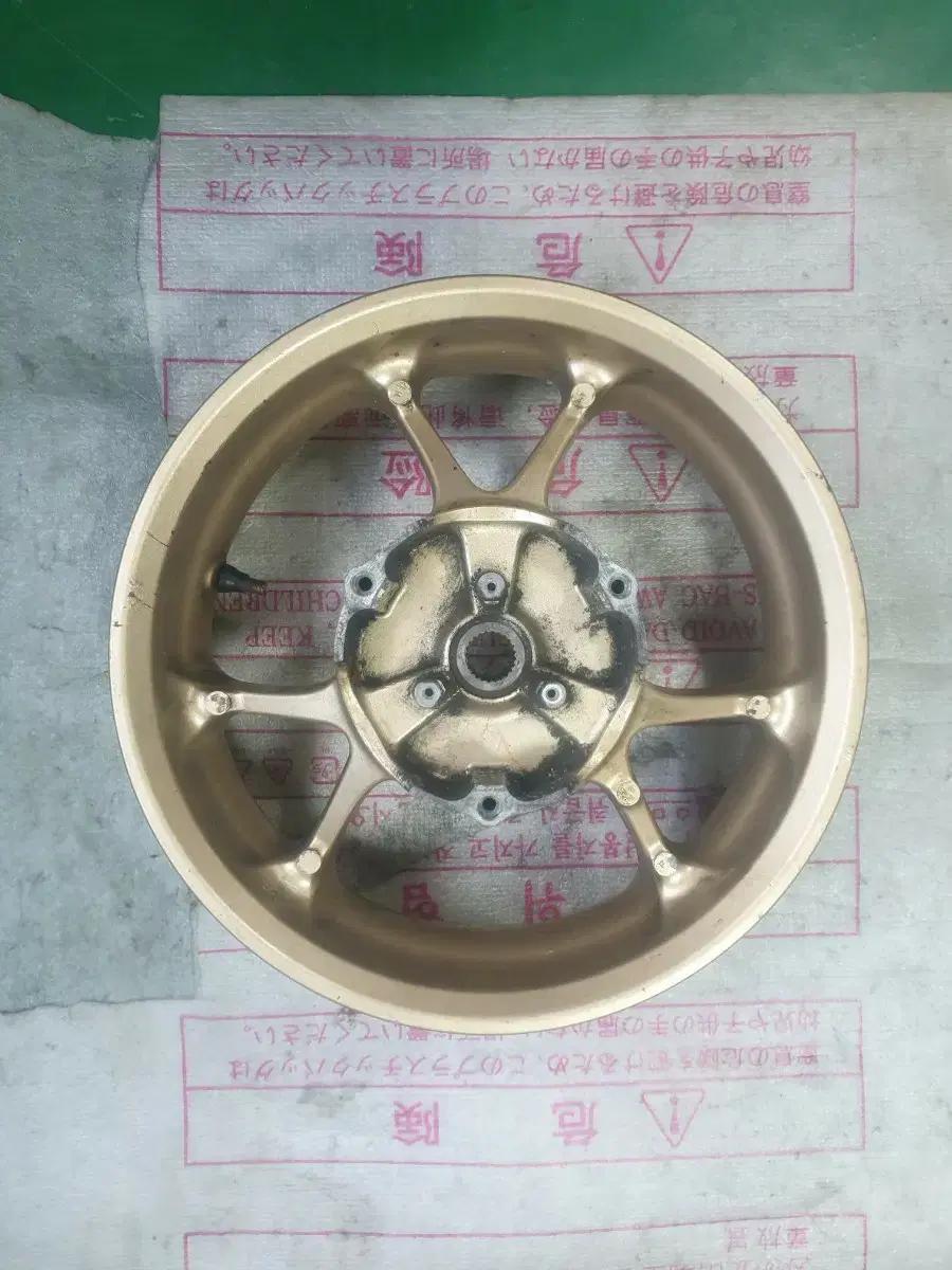 nmax125 금장 리어휠팝니다21~24