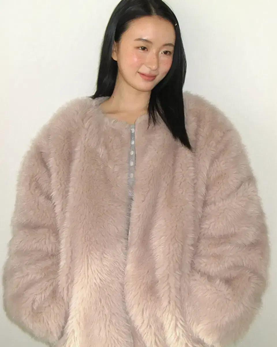 론론 INNER POINTED FLUFFY FUR JACKET PINK