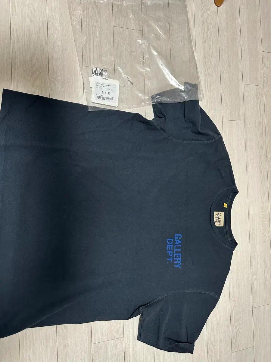 갤러리디파트먼트 25ss 반팔 티셔츠 사이즈 XL 팝니다