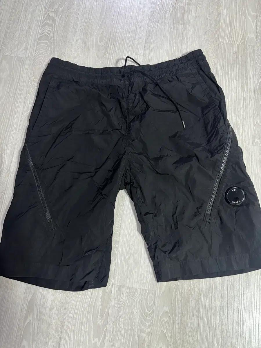 C.P. Company 블랙 반바지