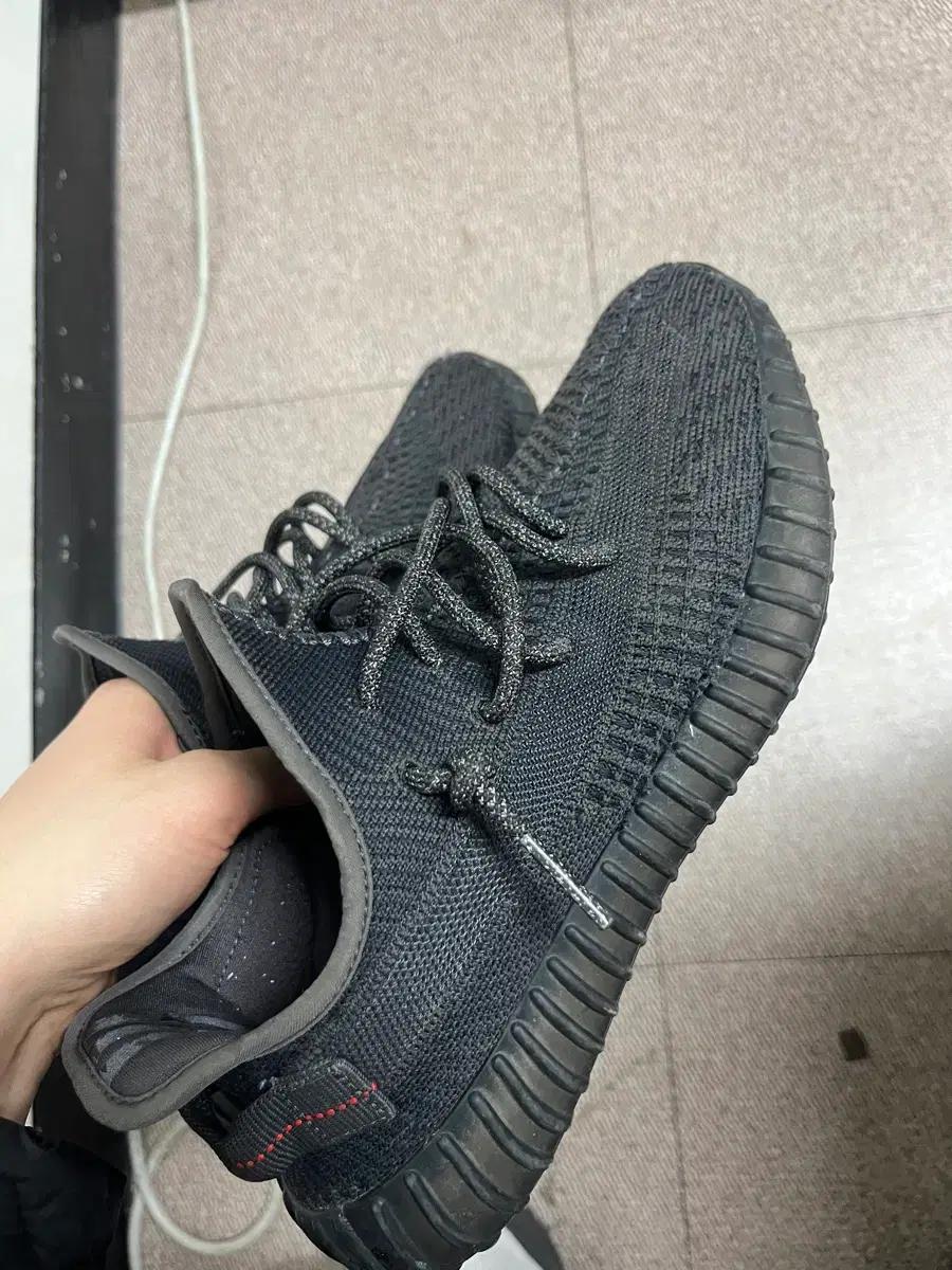 아디다스 이지 부스트350V2블랙 250사이즈