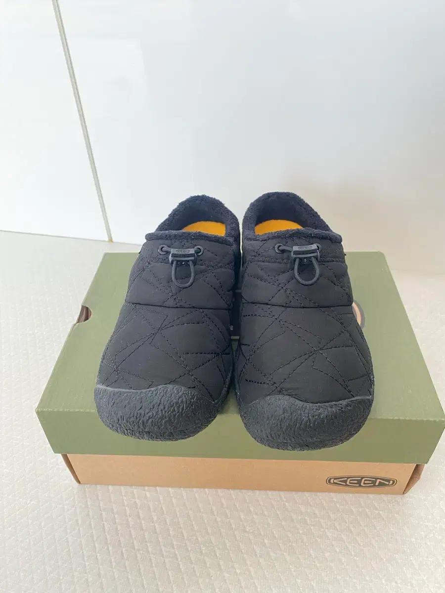 새상품)킨 KEEN 하우저 여성슬립온 블랙 패딩 US7(240)