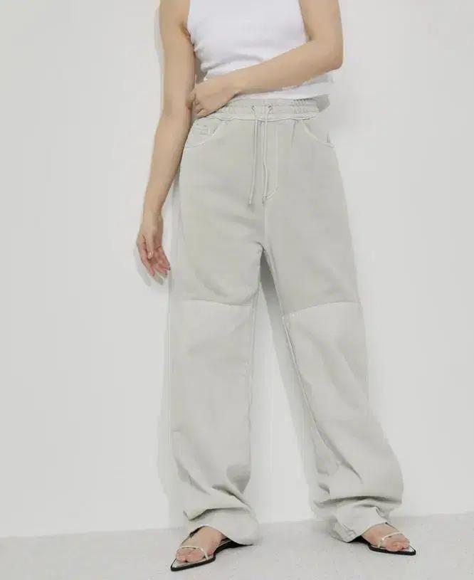 아모멘토 드로우 스트링 데님 팬츠 베이지