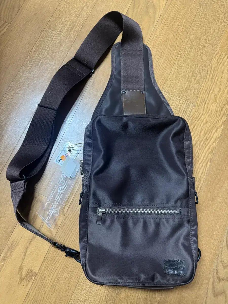 포터 porter 리프트 슬링백 브라운 새상품