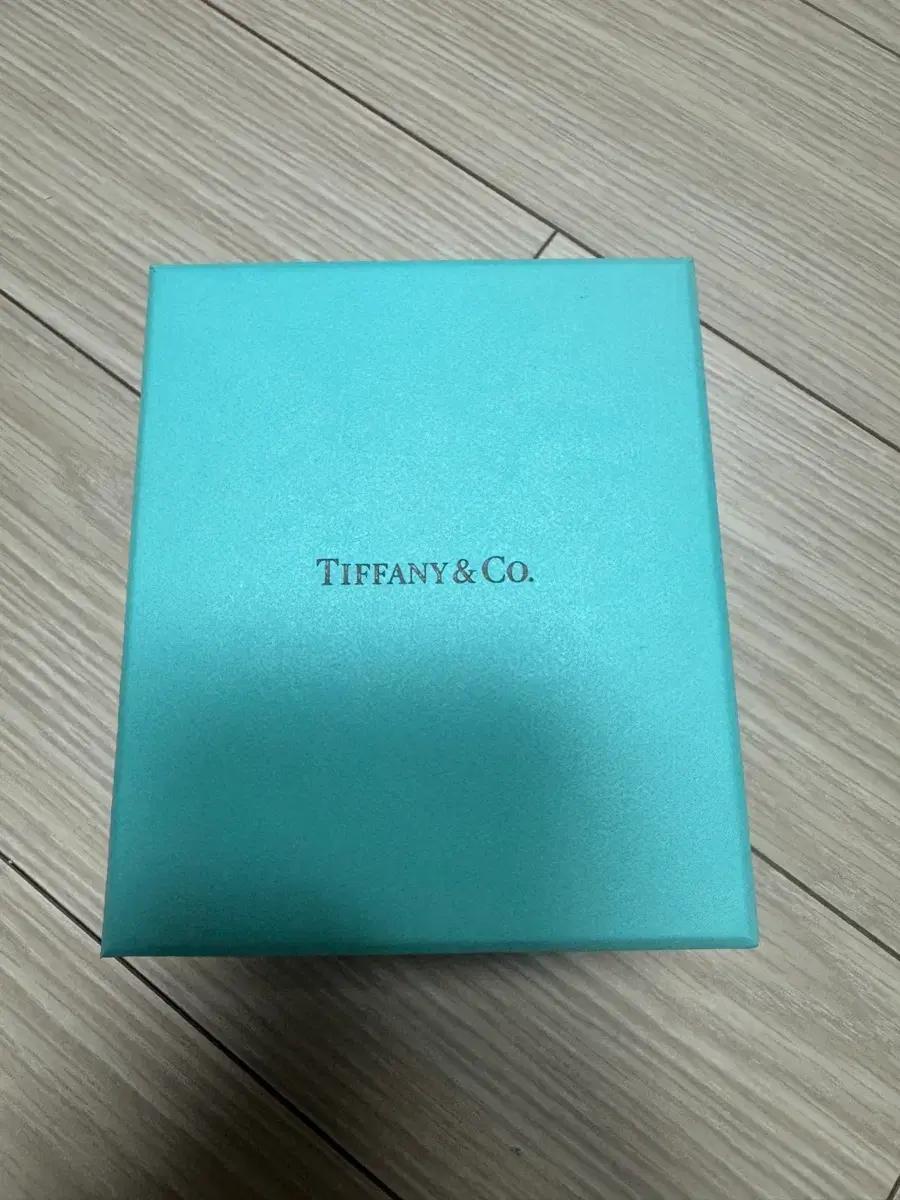 티파니앤코 엘사 퍼레티 티어드롭 귀걸이