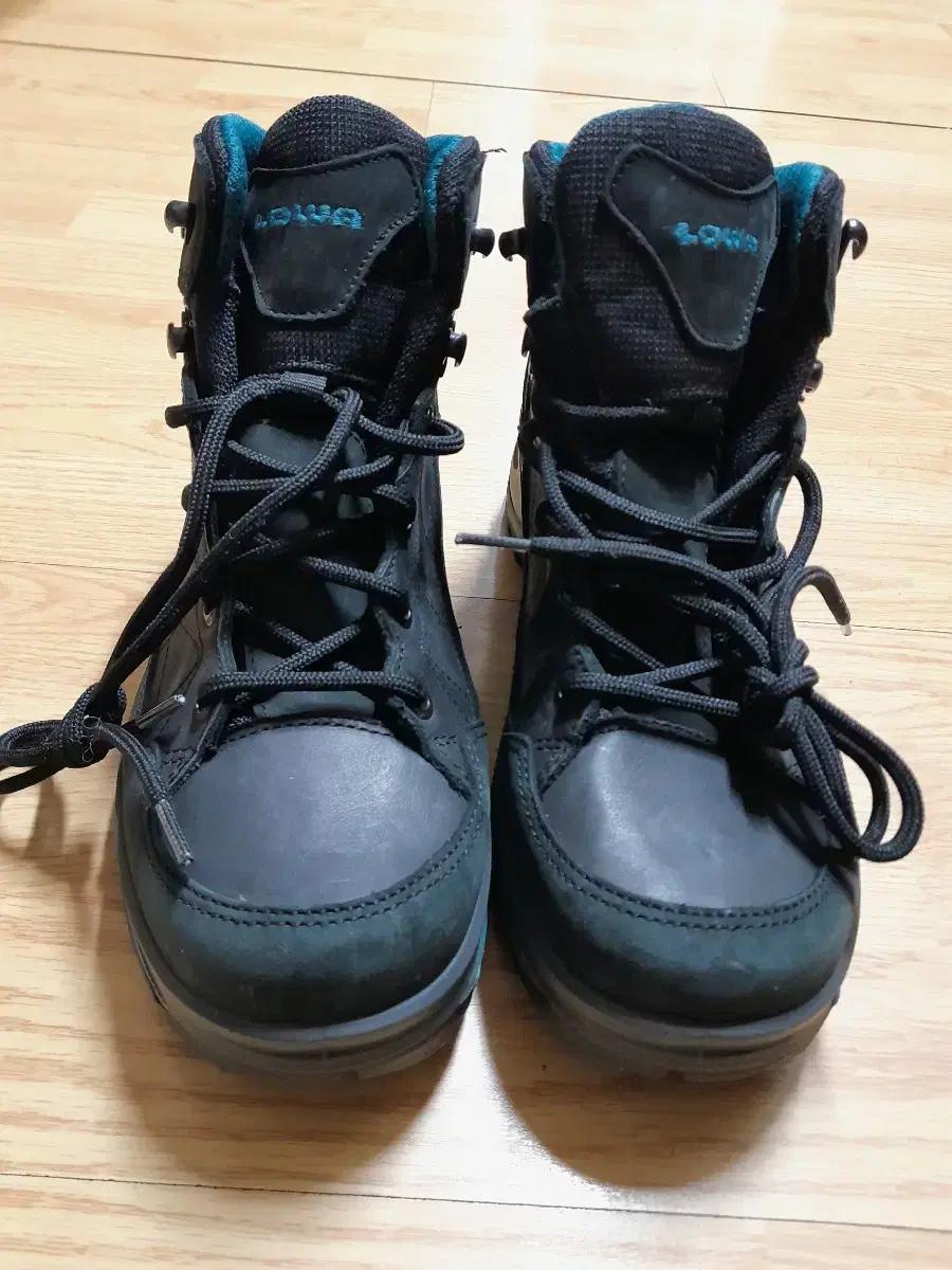 [새상품] 로바 LOWA 여성 등산화 블랙 240