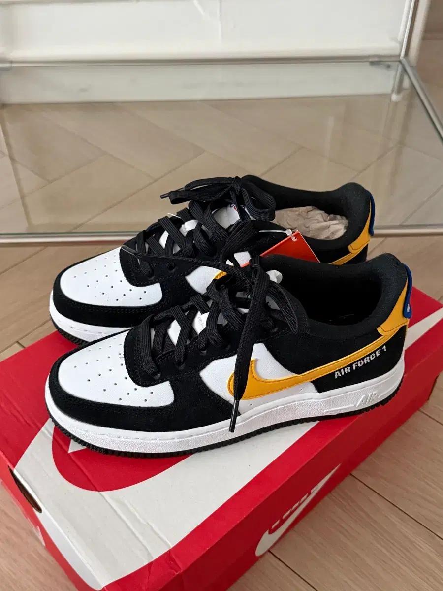 나이키 에어포스 1 LV8 애슬레틱 클럽 블랙 다크 설퍼 230mm