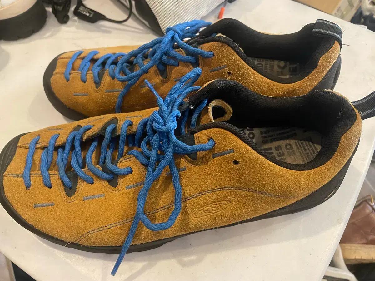 킨 KEEN 스웨이드 운동화 브라운 280