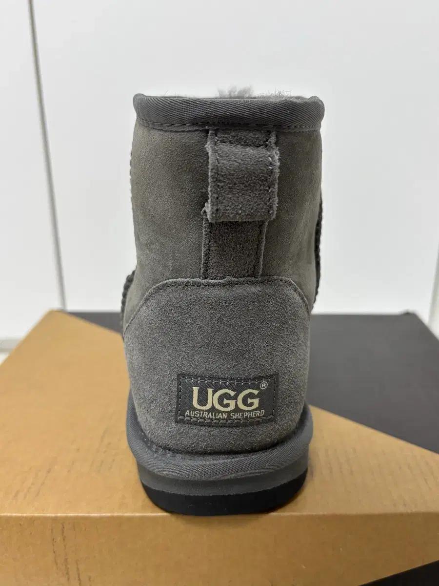 (새상품) 호주 UGG 미니 클래식 250mm