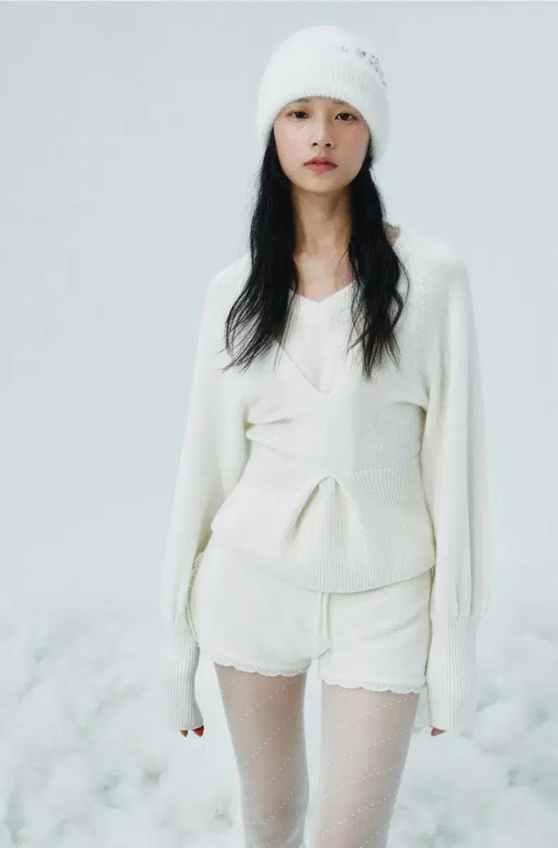 더티스 cashmere tuck v neck knit