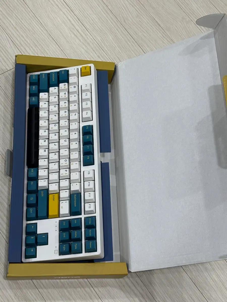 앱코 삼색사출 PBT RGB 유선 텐키리스 키보드