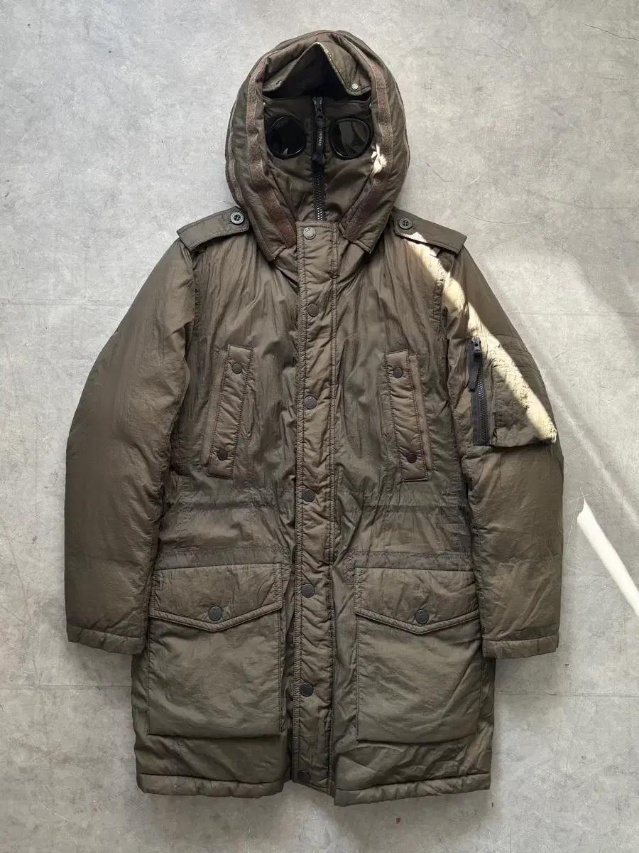 C.P. Company CP 컴퍼니 카키브라운 고글 다운 패딩