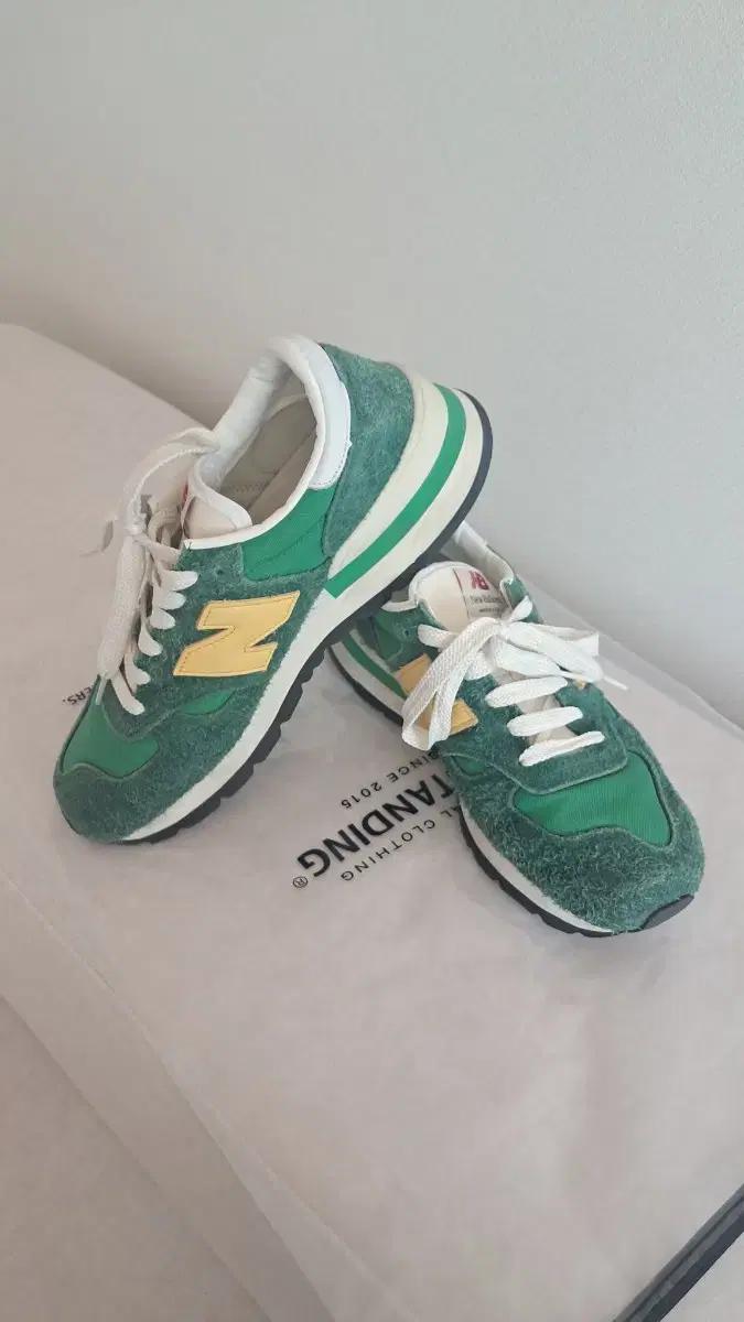 뉴발란스 990 v1 그린골드 (265size)