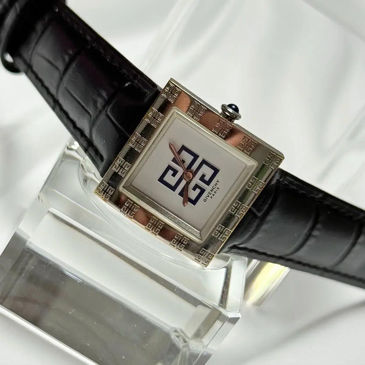 80's90's 빈티지 지방시 로고 엠보싱 스퀘어 워치