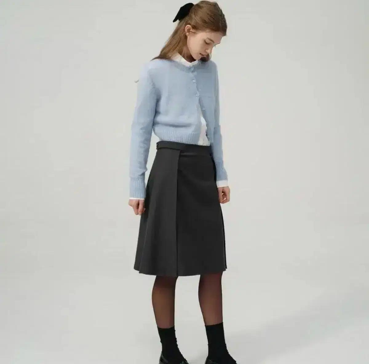 더바넷 Charcoal suomi Wool Midi skirt