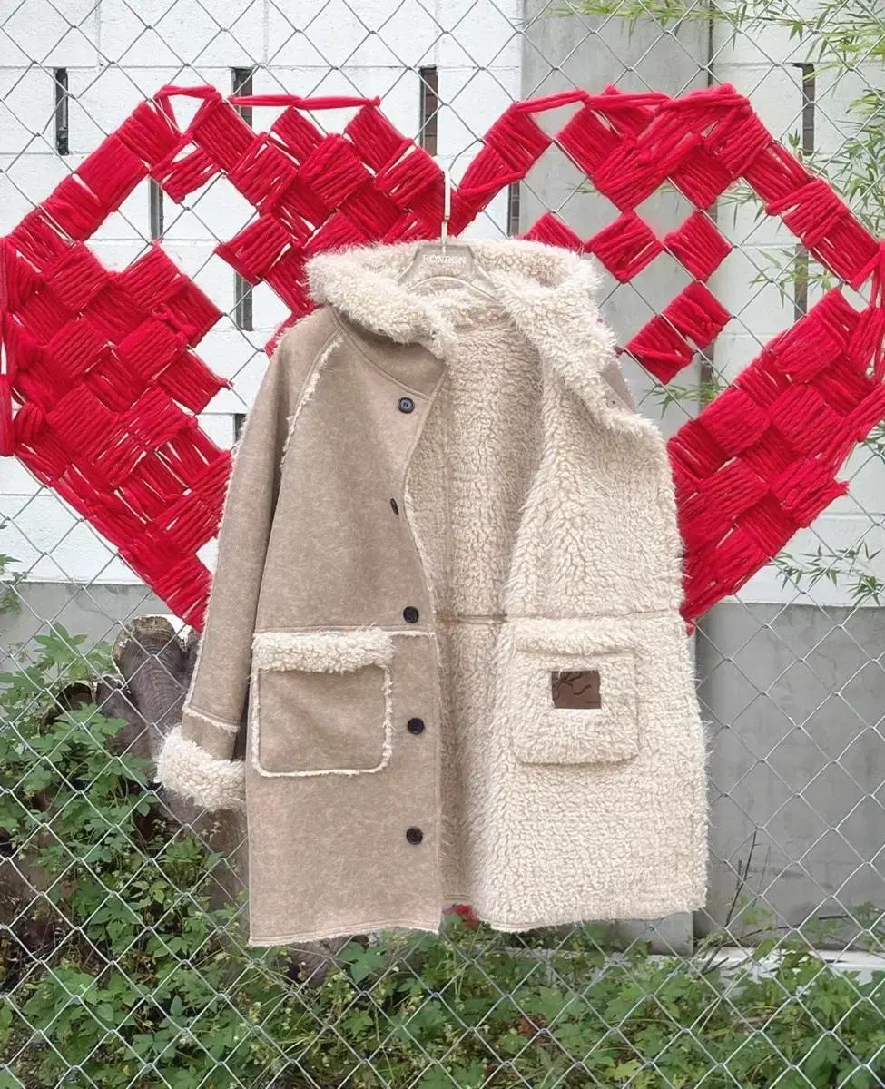 론론 FUR HOODED BUTTON FAUX SUEDE COAT