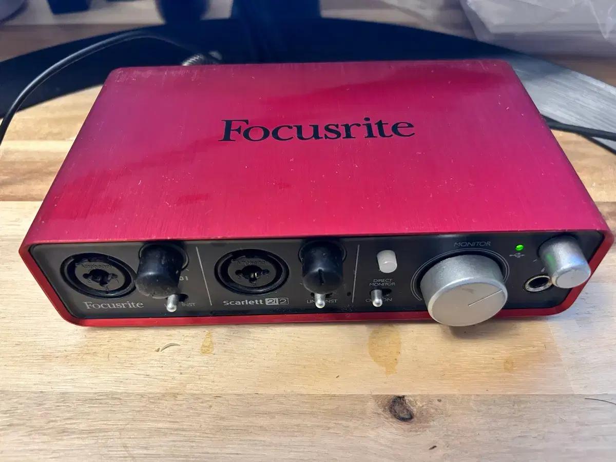Focusrite Scarlett 2i2 오디오 인터페이스