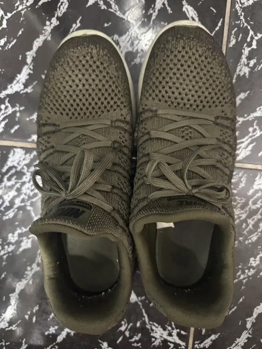 nike 나이키 런닝화 카키 280