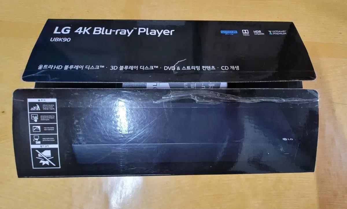 LG UBK90 4K 블루레이 플레이어 팝니다.