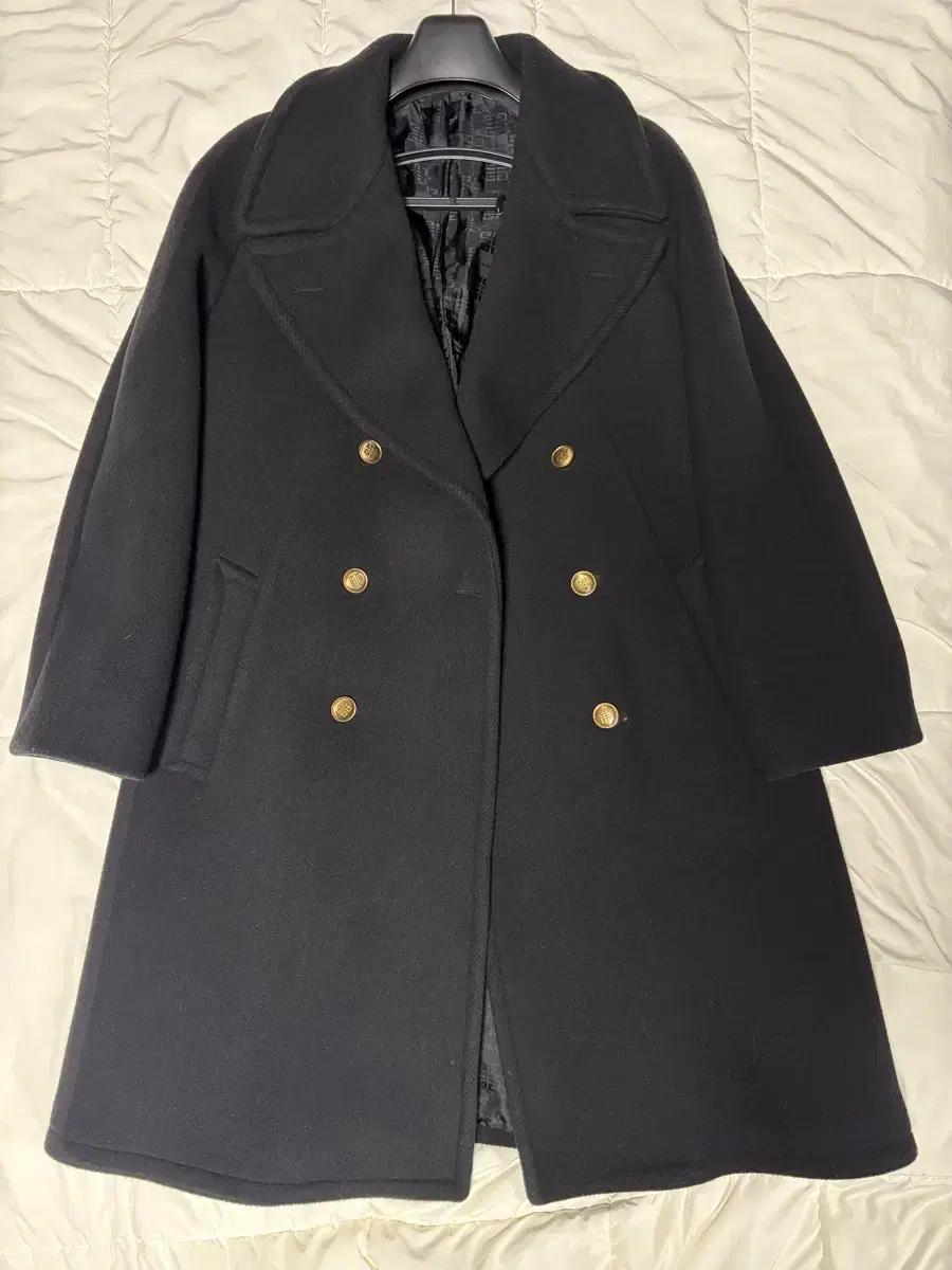 지방시 금장 더블 코트 46
