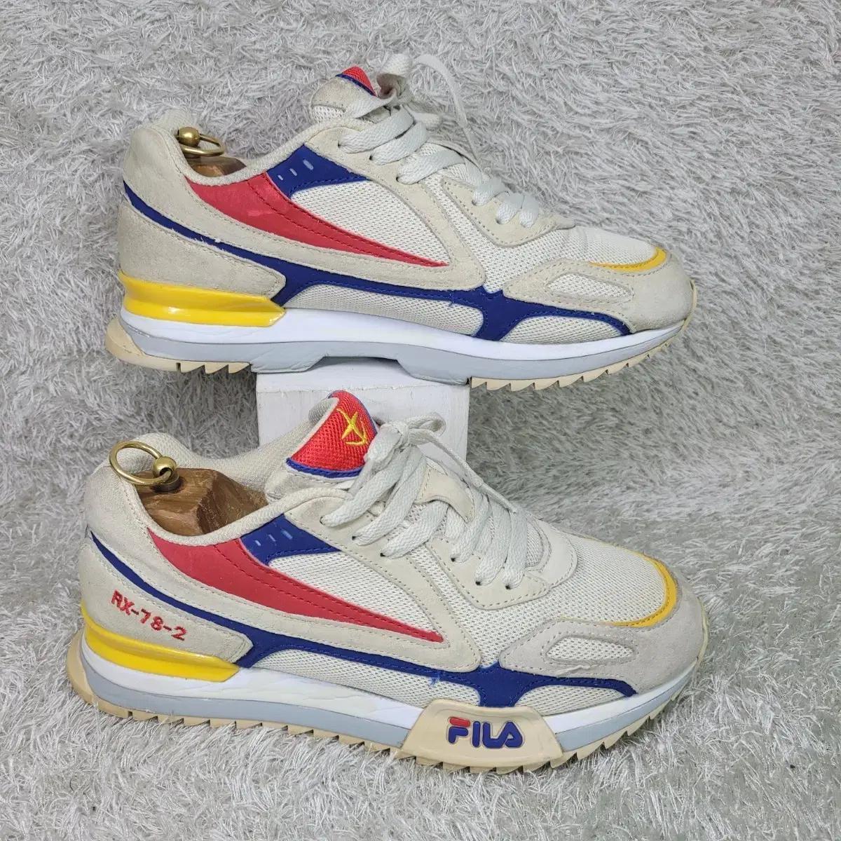 구제짱짱맨 260 FILA x 건담 콜라보레이션 자마 스니커즈
