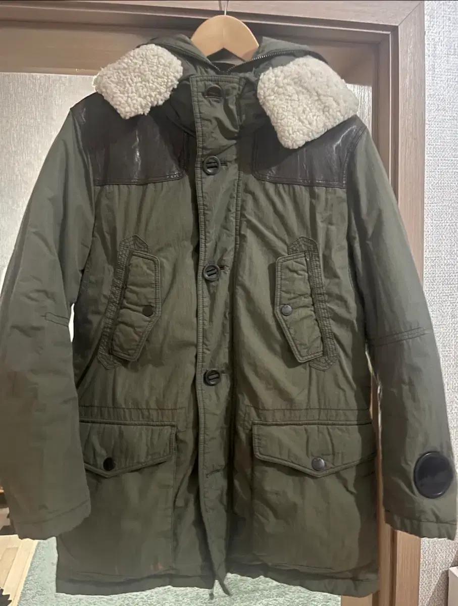 CP컴퍼니 C.P.company 양털 고글렌즈 시계창 패딩 100사이즈