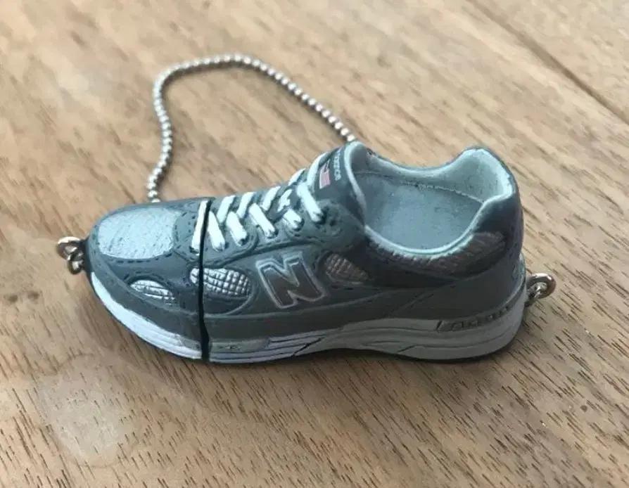 뉴발란스 M992 USB 구매합니다.