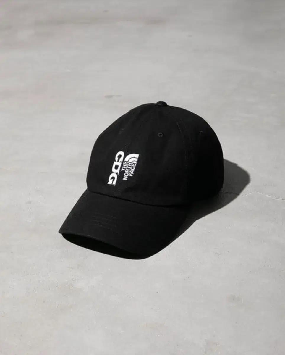 노스페이스 x CDG 블랙 볼캡