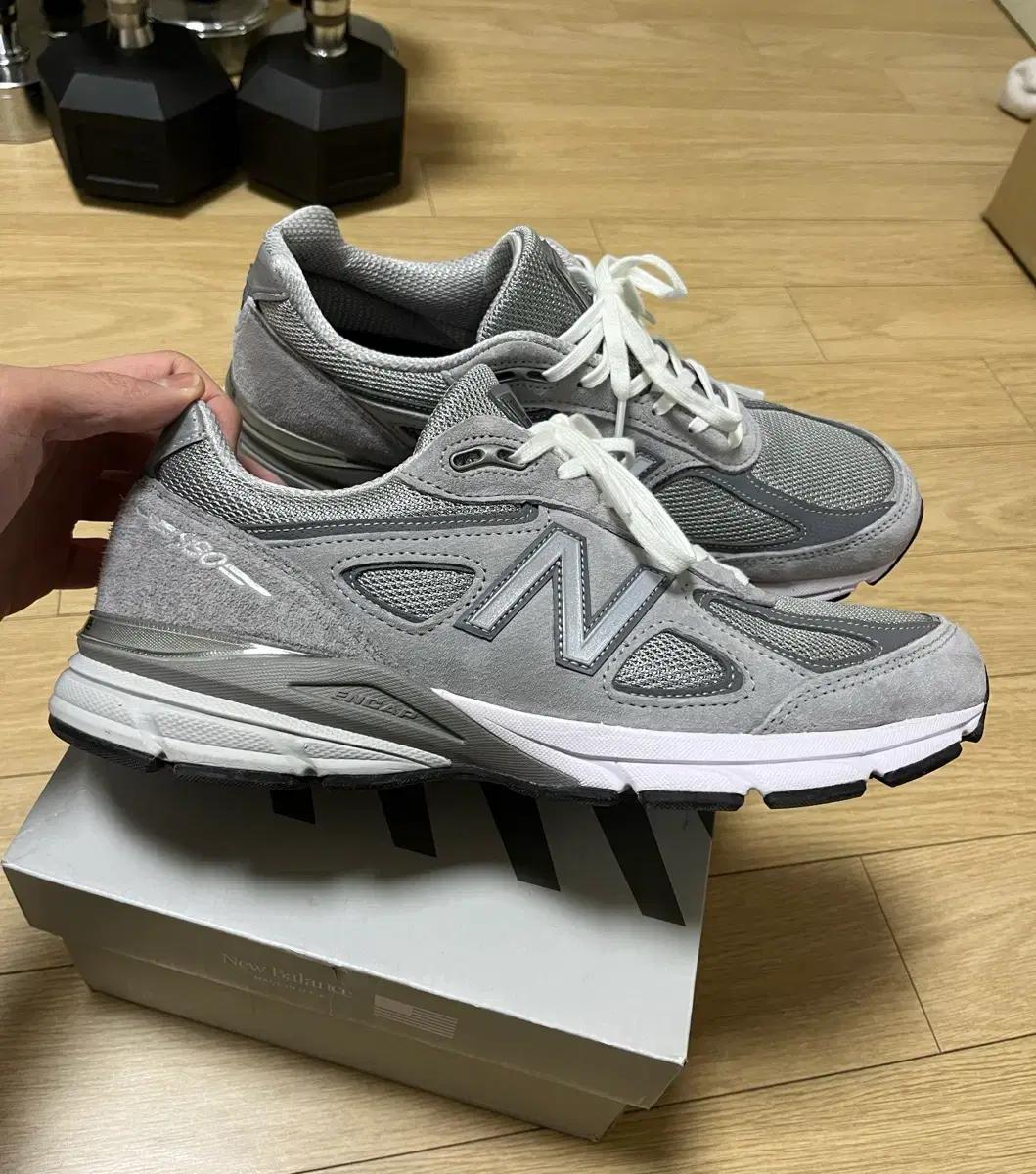 뉴발란스 990v4 USA 그레이 색상(285) 거의새것