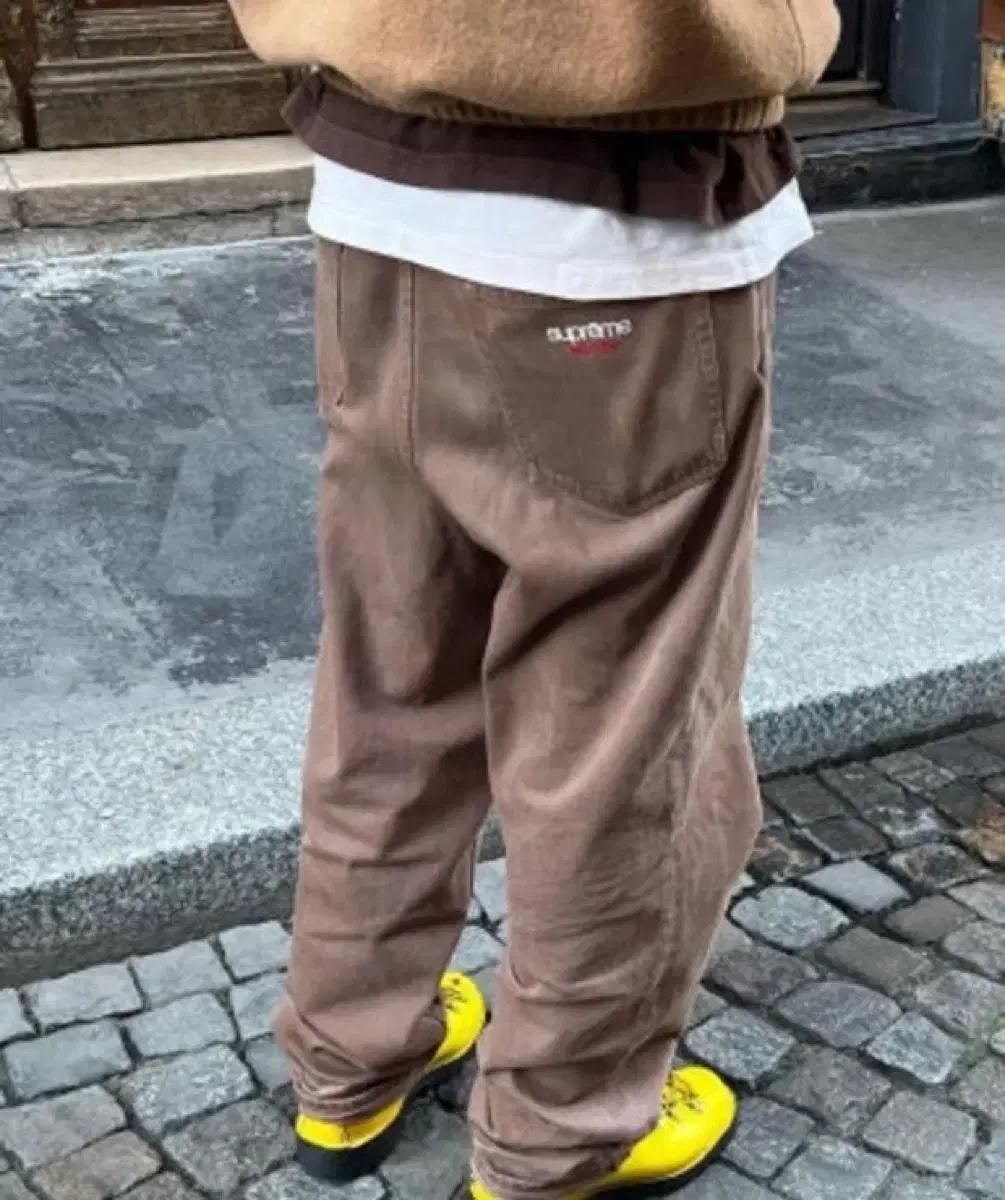 슈프림 23fw 배기진 30 브라운 구매