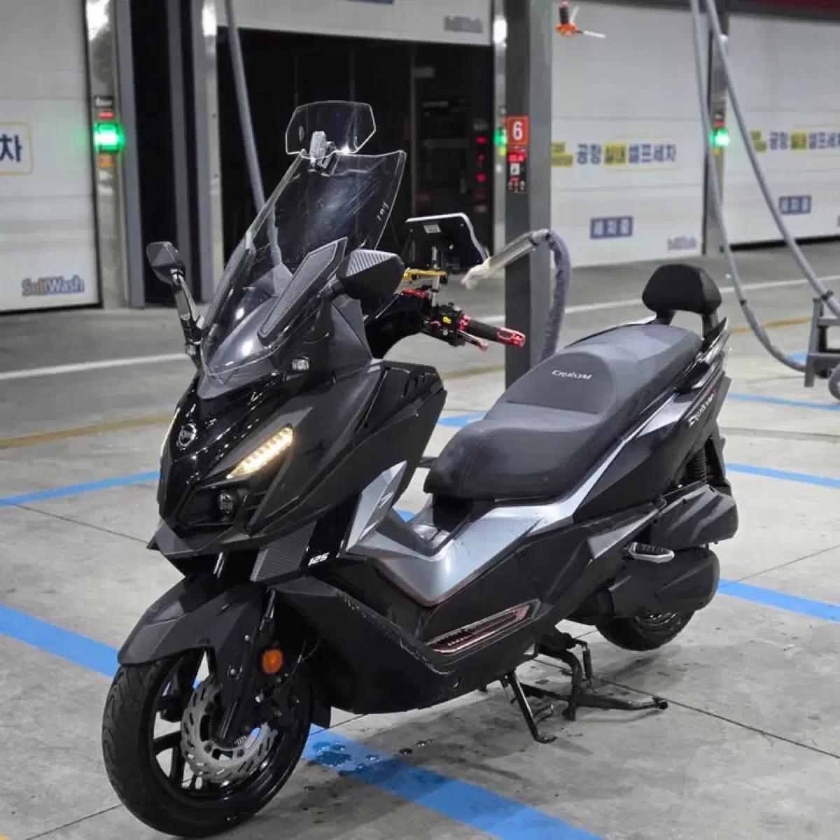 22년 크루심알파125 실키로 보이져 xmax pcx nmax 포르자