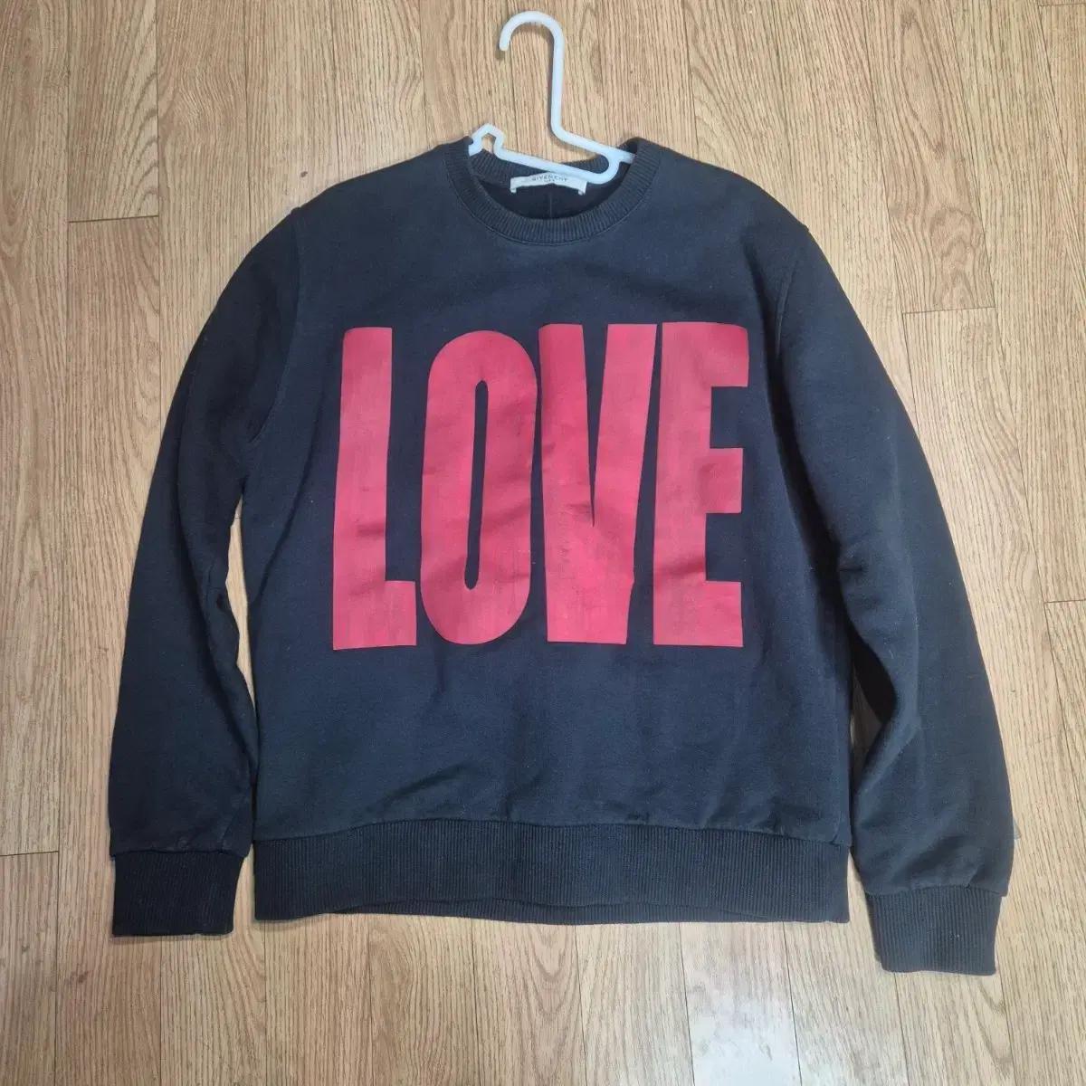 지방시 LOVE 블랙 맨투맨 티셔츠