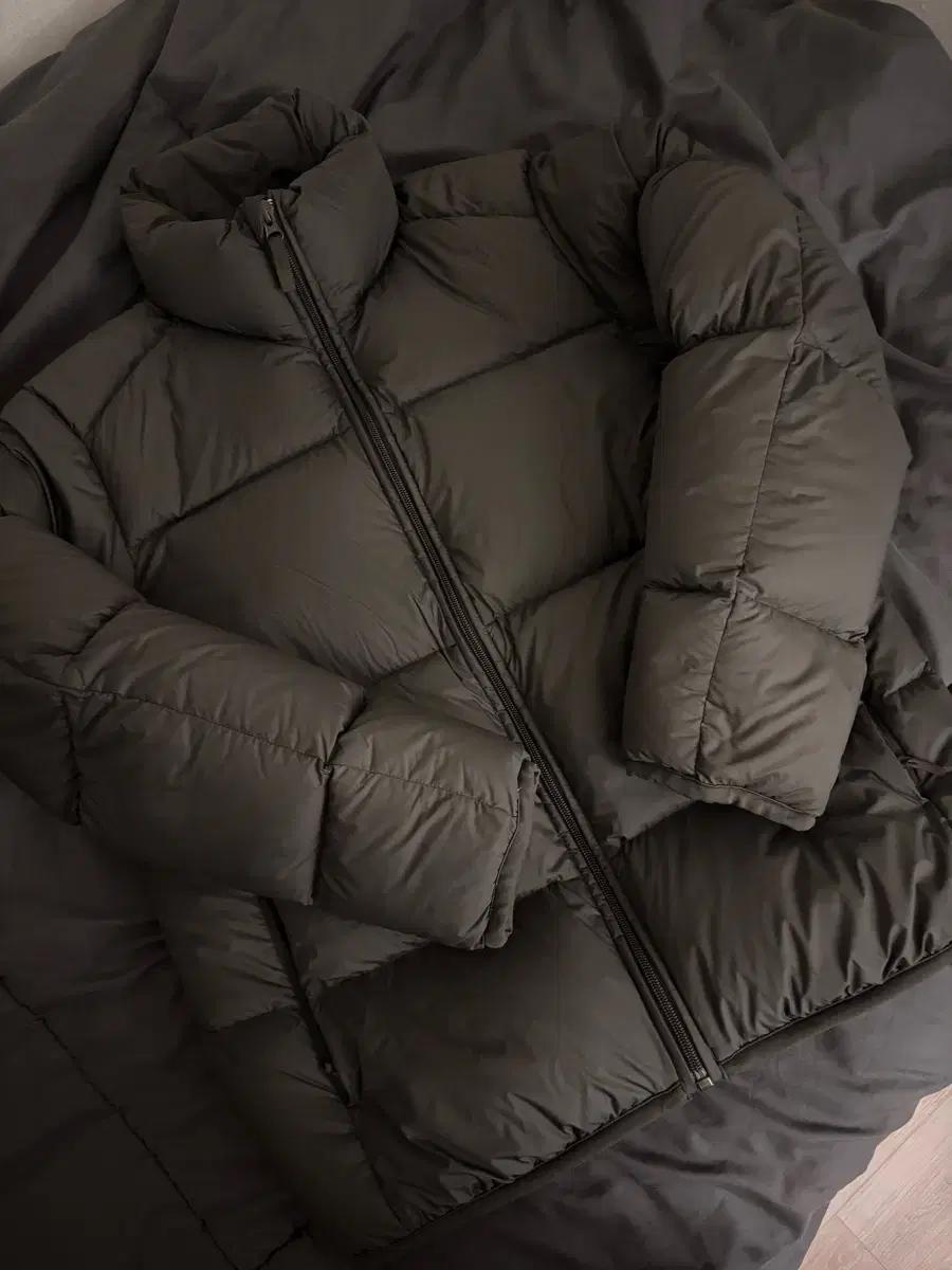 유니클로 U 르메르 봉태규 패딩 올리브 카키 M SIZE