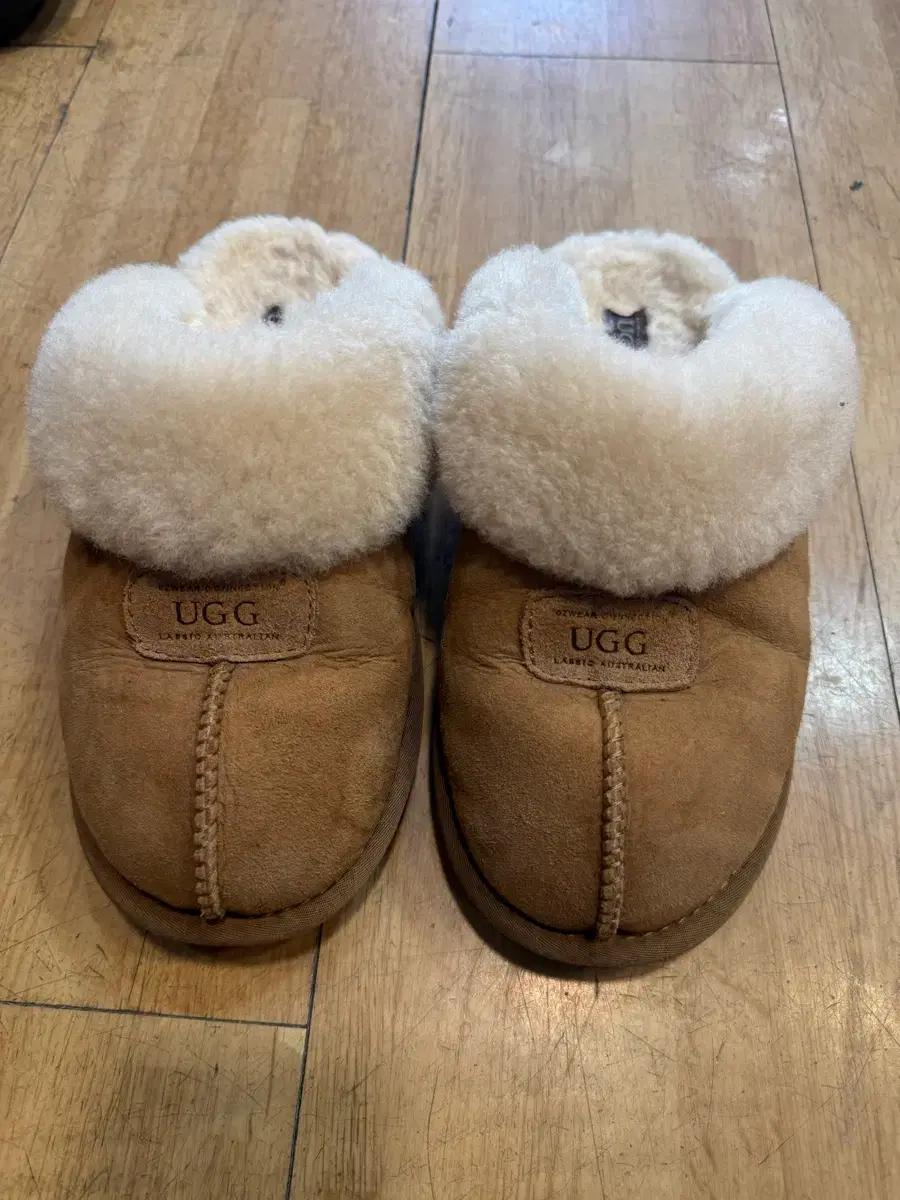 UGG 어그 슬리퍼 브라운 8사이즈