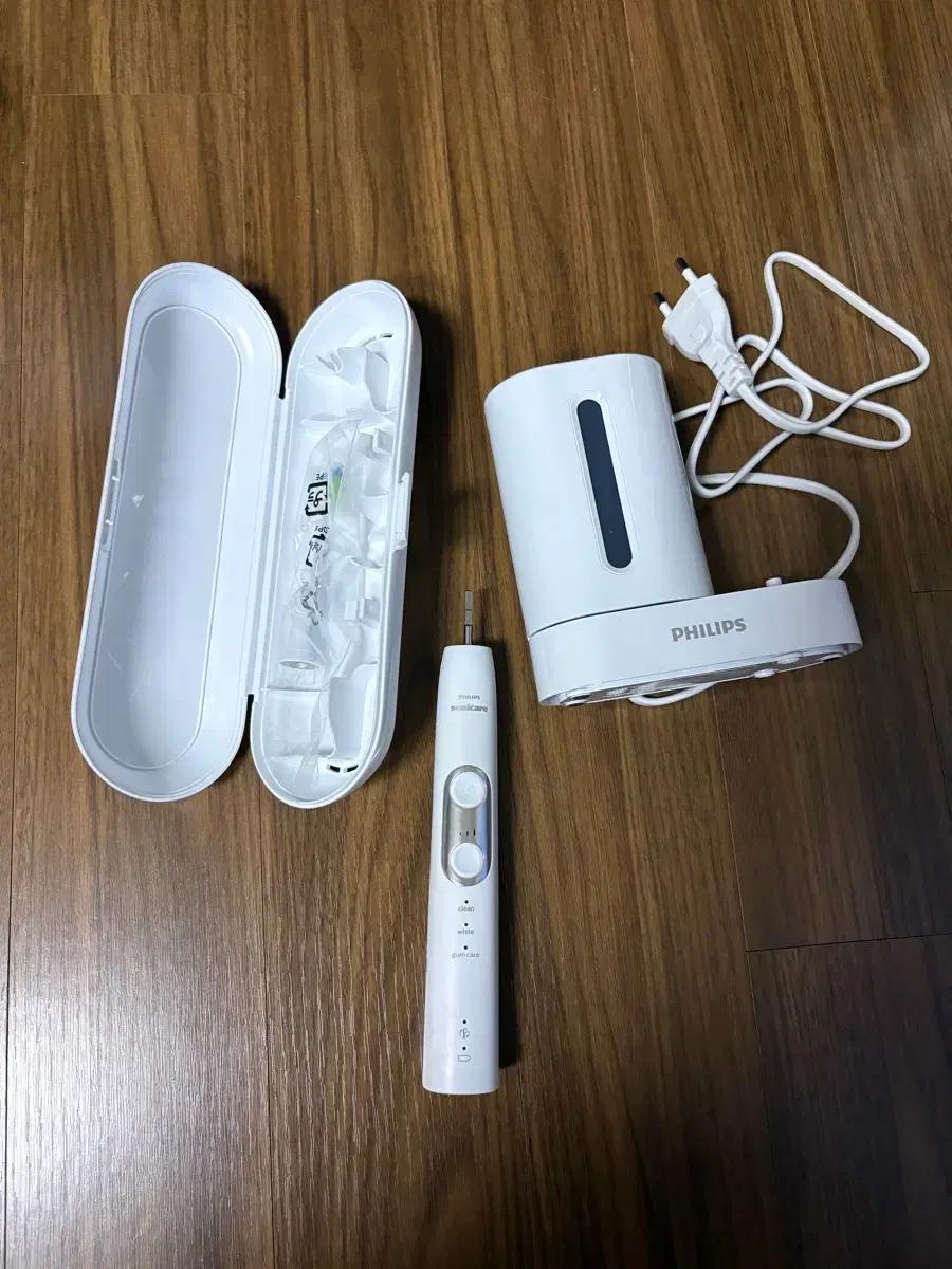 필립스 소닉케어 전동칫솔 UV살균 충전기 세트 (hx685T)